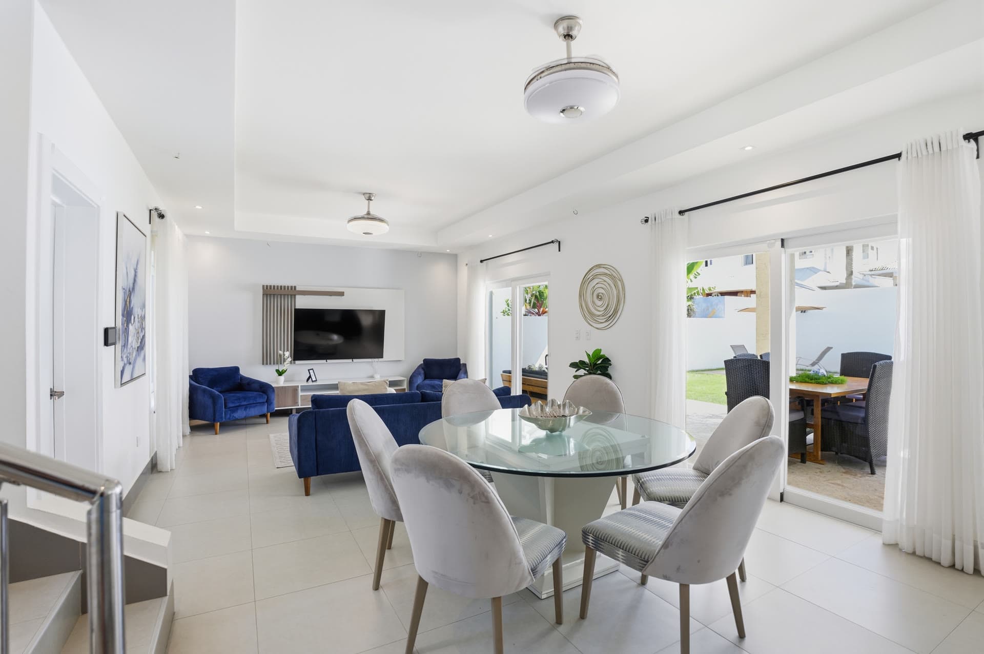 The Azura Residence thumbnail 2