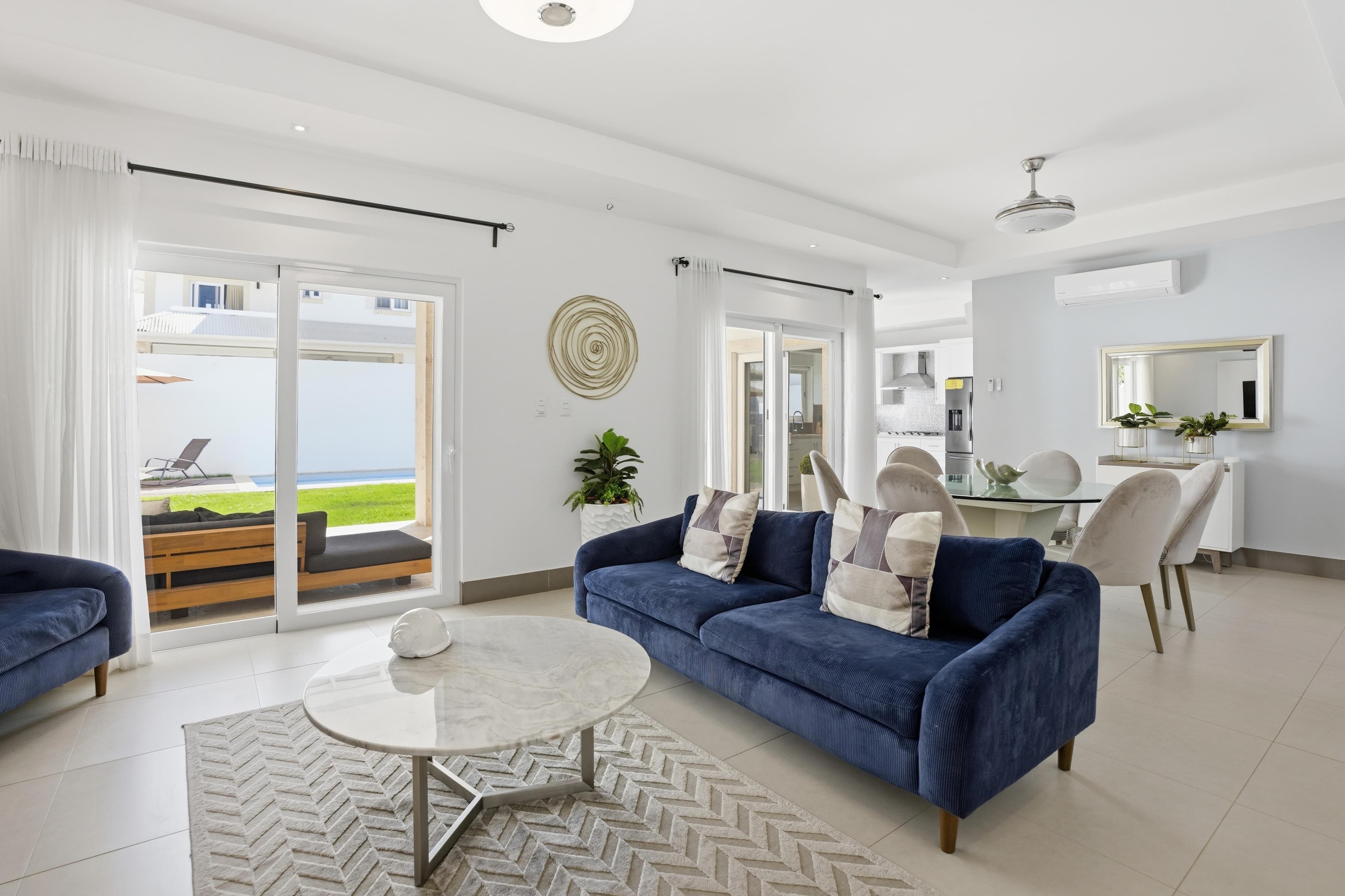The Azura Residence thumbnail 4